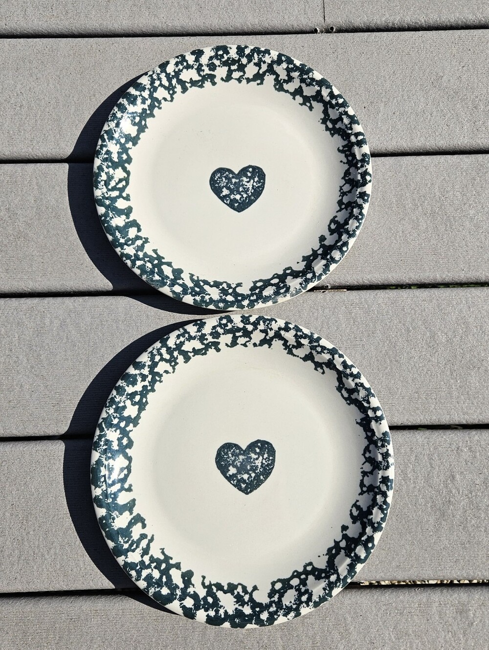 Tienshan Folk Craft HEART Stoneware Green Sponge Border Dinner Plate Set of 2